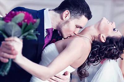 Glückliches Brautpaar von einer Hochzeit mit DJ in Oldenburg